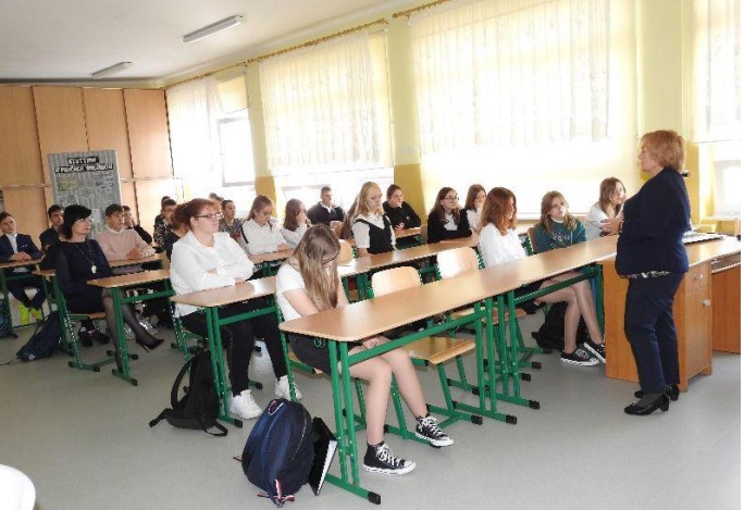 Spotkanie ósmoklasistów z panią Elżbietą Grot