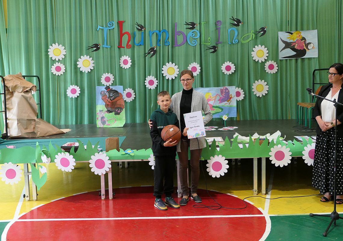 uczeń otrzymuje nagrodę