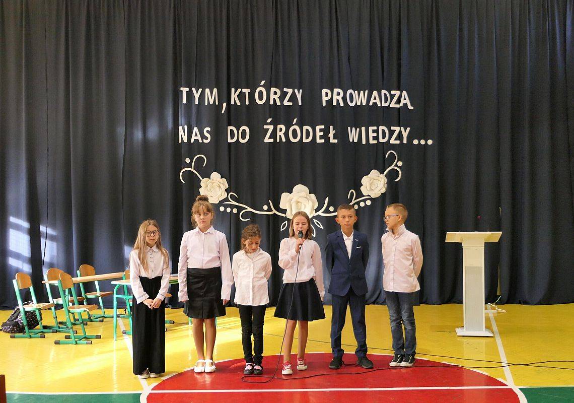 Grafika 1: Dzień Nauczyciela