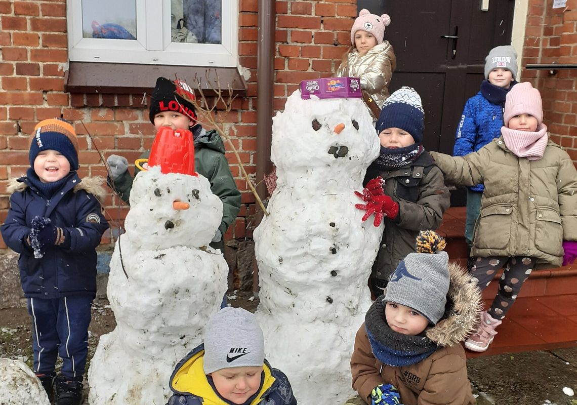 Grafika 1: PIERWSZY ŚNIEG!