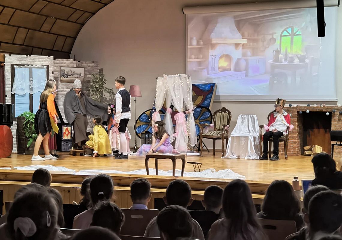 Grafika 1: "Kopciuszek" - dla klas I-III