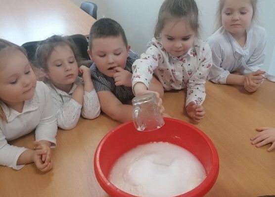 Grafika 5: WESOŁE LABORATORIA