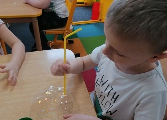 Grafika 1: WESOŁE LABORATORIA