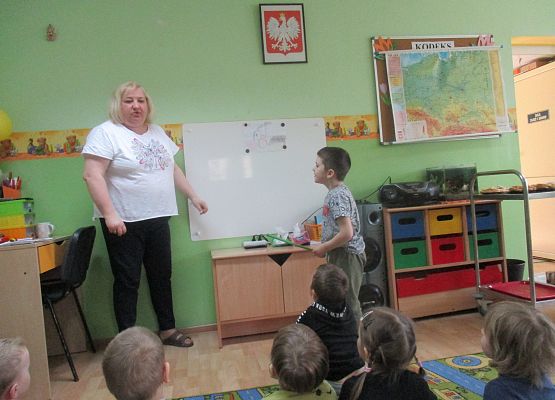 Antoś Popiela pokazuje swoją prezentację