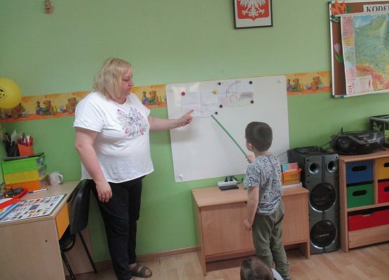 Antoś Popiela pokazuje swoją prezentację