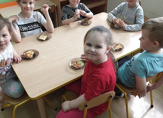 Średniaki degustują pizzę