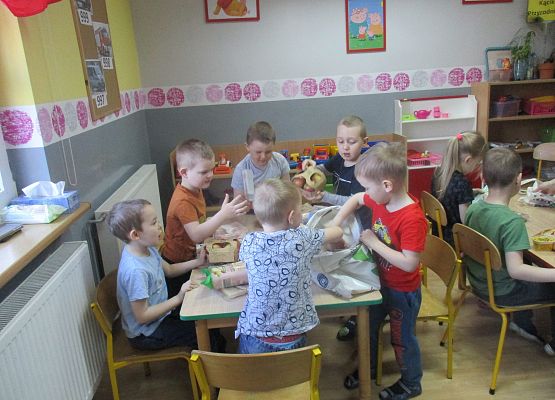 Grafika 7: Zajęcia w przedszkolu SKĄD SIĘ BIORĄ PRODUKTY EKOLOGICZNE