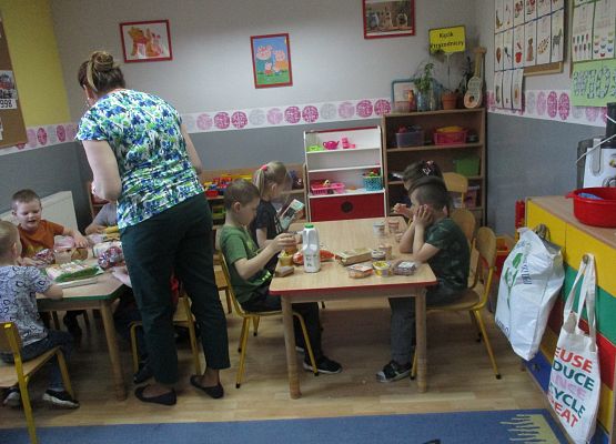 Grafika 5: Zajęcia w przedszkolu SKĄD SIĘ BIORĄ PRODUKTY EKOLOGICZNE