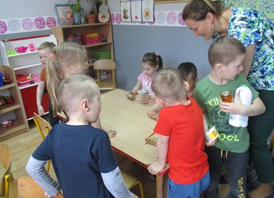 Grafika 50: Zajęcia w przedszkolu SKĄD SIĘ BIORĄ PRODUKTY EKOLOGICZNE