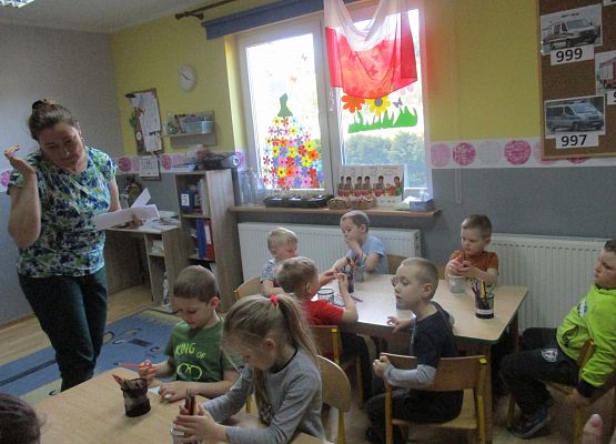 Grafika 24: Zajęcia w przedszkolu SKĄD SIĘ BIORĄ PRODUKTY EKOLOGICZNE