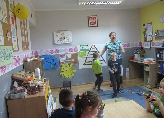 Grafika 33: Zajęcia w przedszkolu SKĄD SIĘ BIORĄ PRODUKTY EKOLOGICZNE