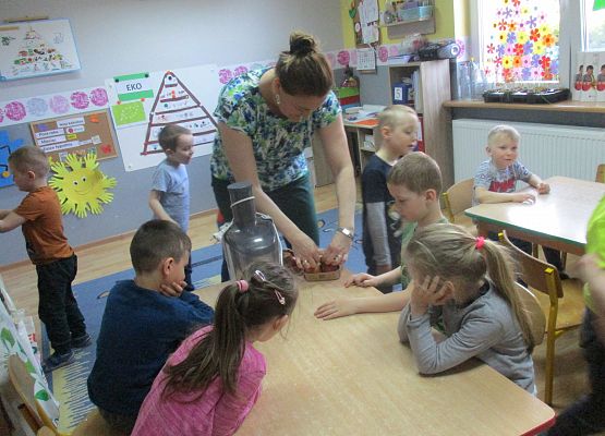 Grafika 49: Zajęcia w przedszkolu SKĄD SIĘ BIORĄ PRODUKTY EKOLOGICZNE