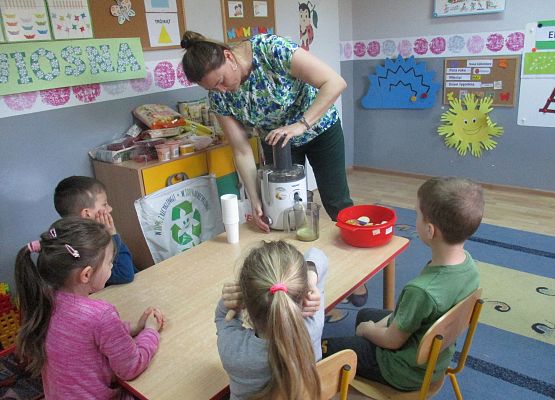 Grafika 51: Zajęcia w przedszkolu SKĄD SIĘ BIORĄ PRODUKTY EKOLOGICZNE