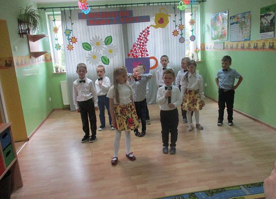 Starszaki śpiewają dla Rodziców