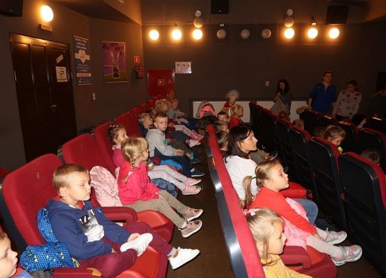 Grafika 1: Wycieczka do kina