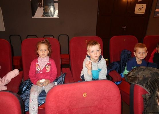 Grafika 4: Wycieczka do kina