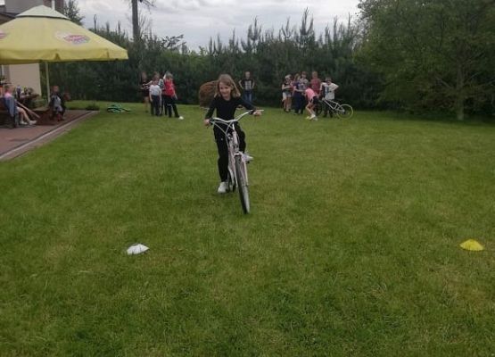 Grafika 2: Grillowe spotkanie uczniów klasy III wraz z Rodzicami