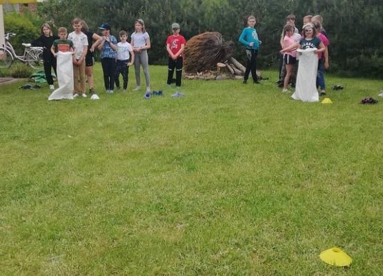 Grafika 11: Grillowe spotkanie uczniów klasy III wraz z Rodzicami