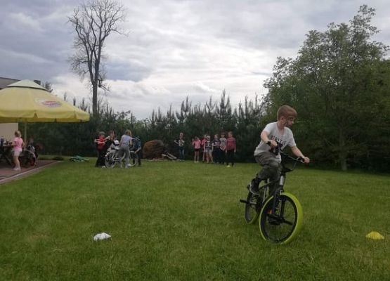 Grafika 4: Grillowe spotkanie uczniów klasy III wraz z Rodzicami