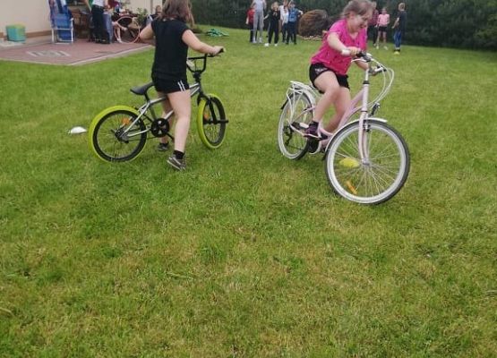 Grafika 6: Grillowe spotkanie uczniów klasy III wraz z Rodzicami