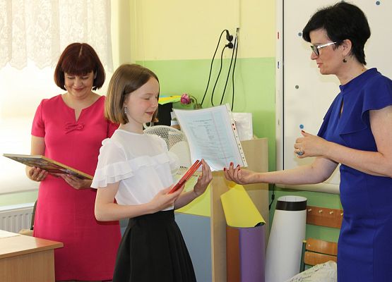 Wręczanie świadectw w klasie siódmej a