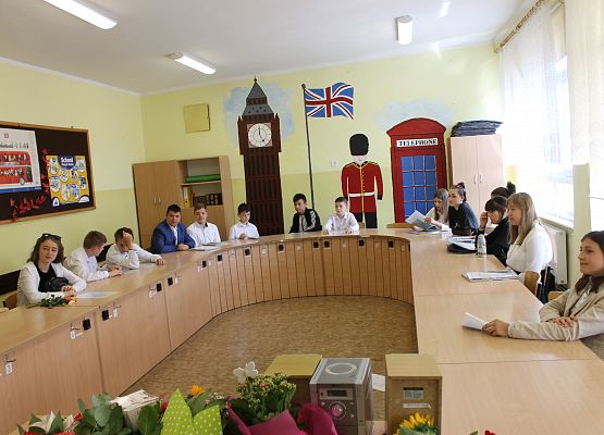 Wręczanie świadectw w klasie siódmej b