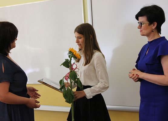 Wręczanie świadectw w klasie siódmej b