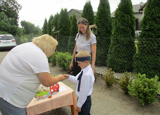 Uroczyste wręczenie dyplomów i książek