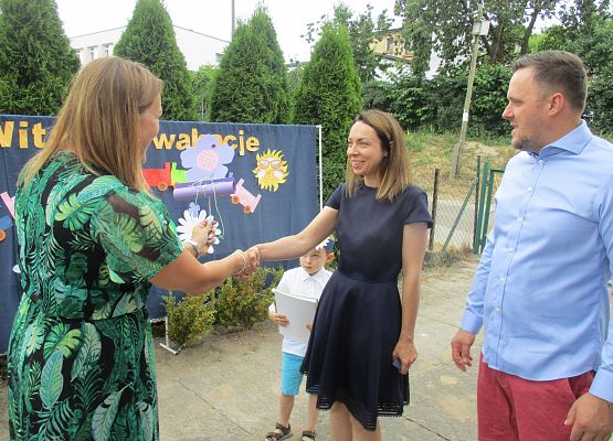 Uroczyste wręczenie dyplomów i książek