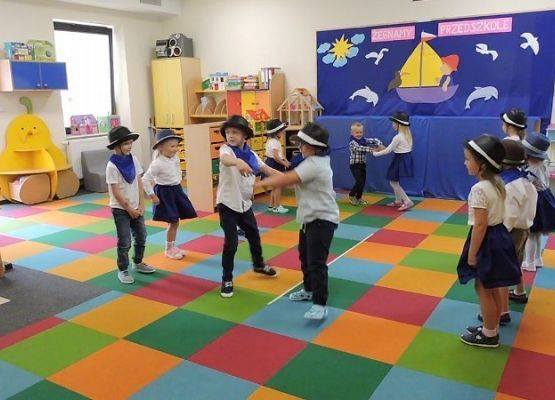 Grafika 20: Zakończenie  roku szkolnego