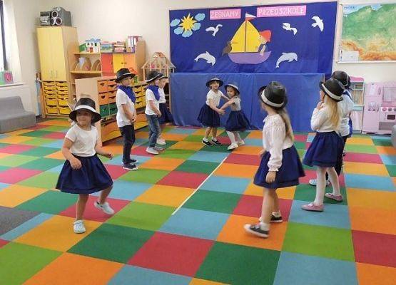 Grafika 21: Zakończenie  roku szkolnego