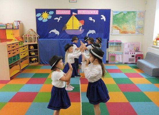 Grafika 30: Zakończenie  roku szkolnego