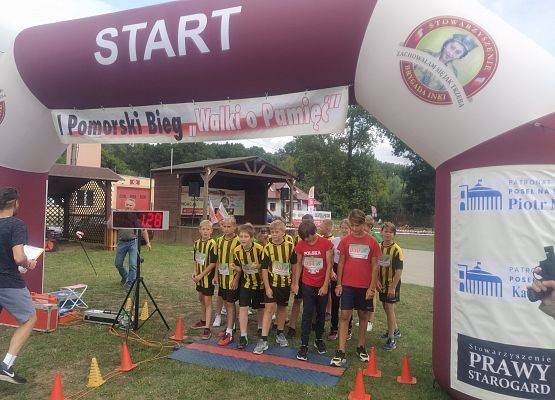 Zawodnicy ustawieni na linii startu