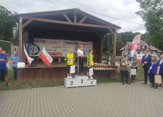 Wręczenie pucharów i nagród dla najlepszej trójki dziewcząt