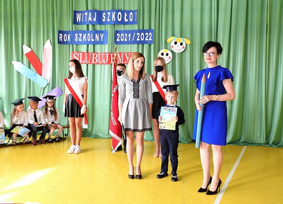 Pamiątkowe zdjęcie z uczniem klasy I