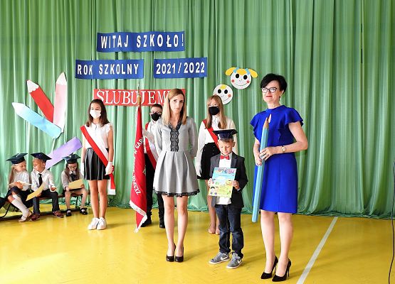 Pamiątkowe zdjęcie z uczniem klasy I