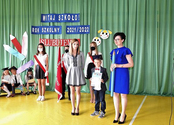 Pamiątkowe zdjęcie z uczniem klasy I