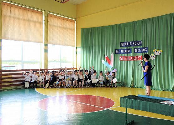 Pozytywna reakcja uczniów na informację o przystąpieniu do klady I oraz oficjalne rozpoczęcie roku szkolnego 2021/2000