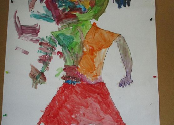 Praca dziewczynek z młodszej grupy