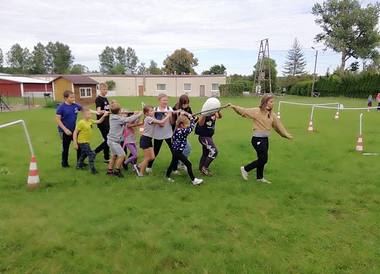 Zabawy i zwiedzanie na Farmie w Kniewie