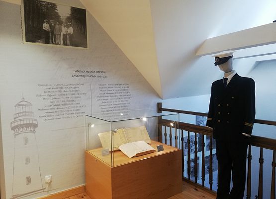 Ekspozycja związana z historią  latarni morskiej w Czołpinie