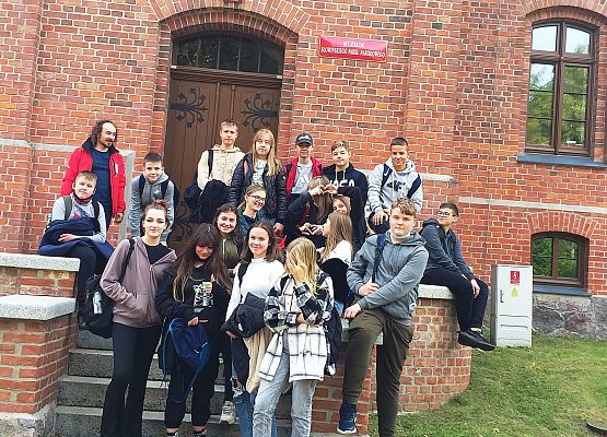 Zwiedzanie Muzeum Słowińskiego Parku Narodowego w Czołpinie przez klasy ósme.