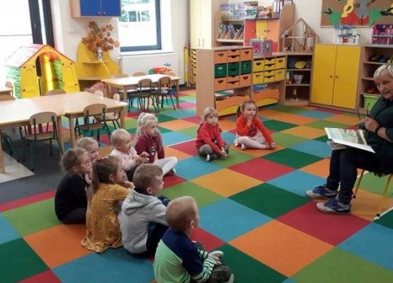 Grafika 3: SPOTKANIA  Z  KSIĄŻKĄ