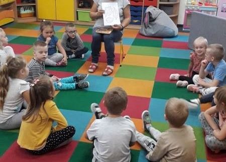 Grafika 6: SPOTKANIA  Z  KSIĄŻKĄ