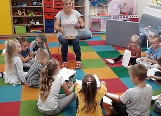 Grafika 8: SPOTKANIA  Z  KSIĄŻKĄ