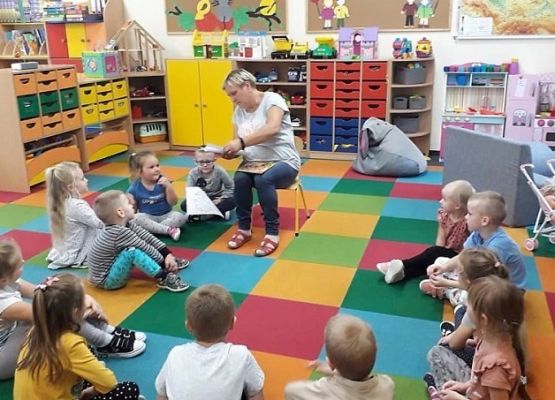 Grafika 11: SPOTKANIA  Z  KSIĄŻKĄ