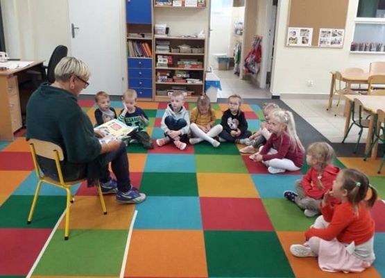 Grafika 13: SPOTKANIA  Z  KSIĄŻKĄ