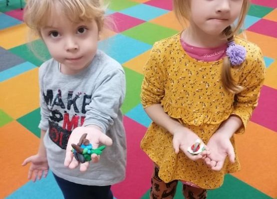 Grafika 7: JESIEŃ  W  PRZEDSZKOLU