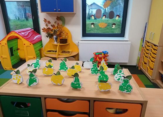 Grafika 2: JESIEŃ  W  PRZEDSZKOLU