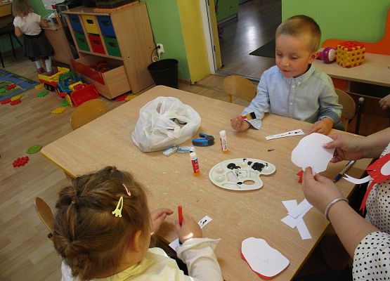 Młodsza grupa przy pracy